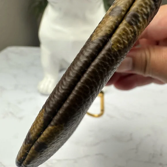 Louis Vuitton Key Pouch - Picture 4 of 13